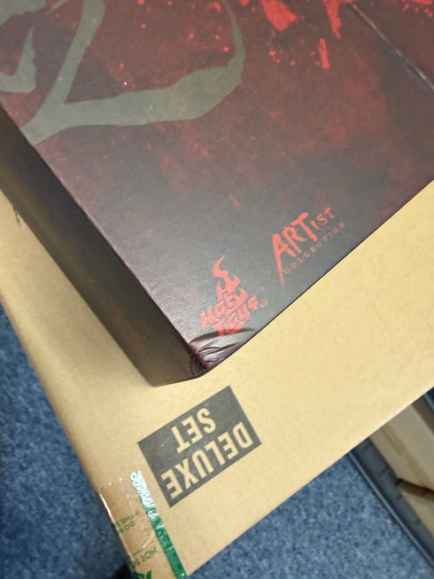 Hot Toys Akaoni Samurai Predator - Alien vs. Predator - AC06 - 1/6 Scale Collectible Figure (Slight Fault)