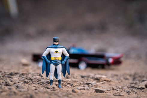 Jada Toys Batman 1966 Batmobile with Batman Robin Penguin and Joker Figures 1/24 Diecast Model