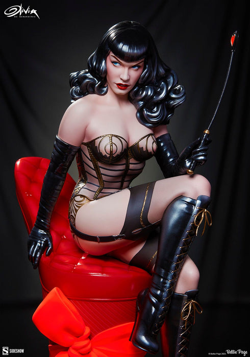 Sideshow Collectibles Bettie Page Love Hurts Statue